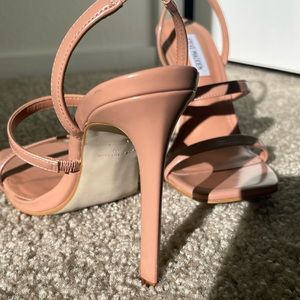 STEVE MADDEN SIZE 8 TAN HEEL